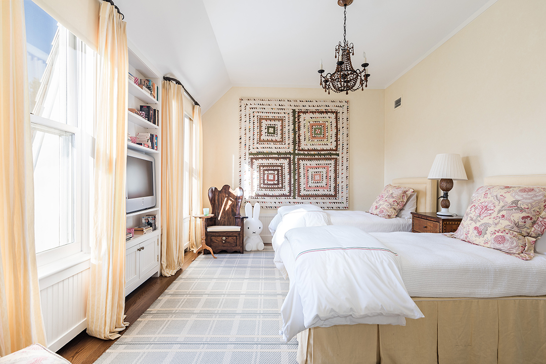 Actress Candice Bergens East Hampton Home Lists For The First Time 72 Lily Pond Lane Bedroom
