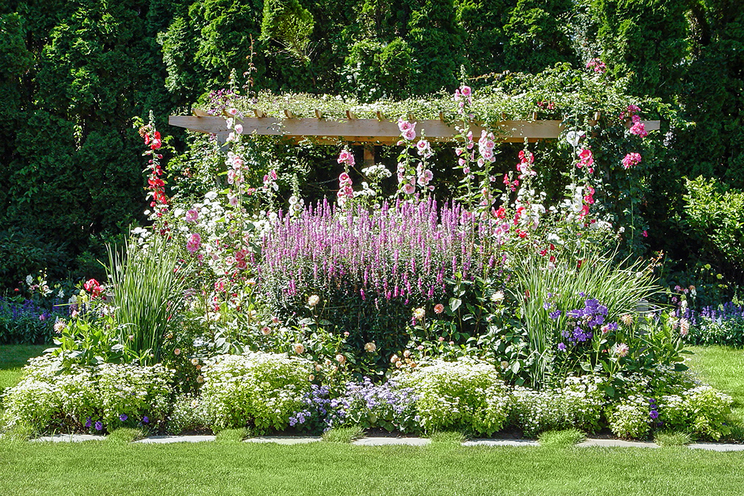 Actress Candice Bergens East Hampton Home Lists For The First Time 72 Lily Pond Lane Gardens