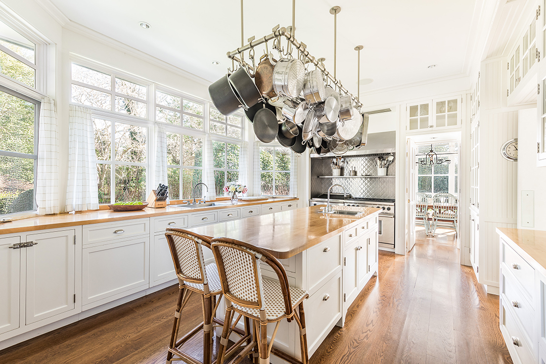 Actress Candice Bergens East Hampton Home Lists For The First Time 72 Lily Pond Lane Kitchen
