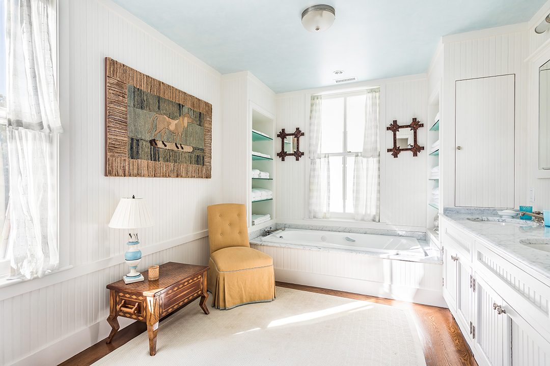 Actress Candice Bergens East Hampton Home Lists For The First Time 72 Lily Pond Lane Master Bathroom