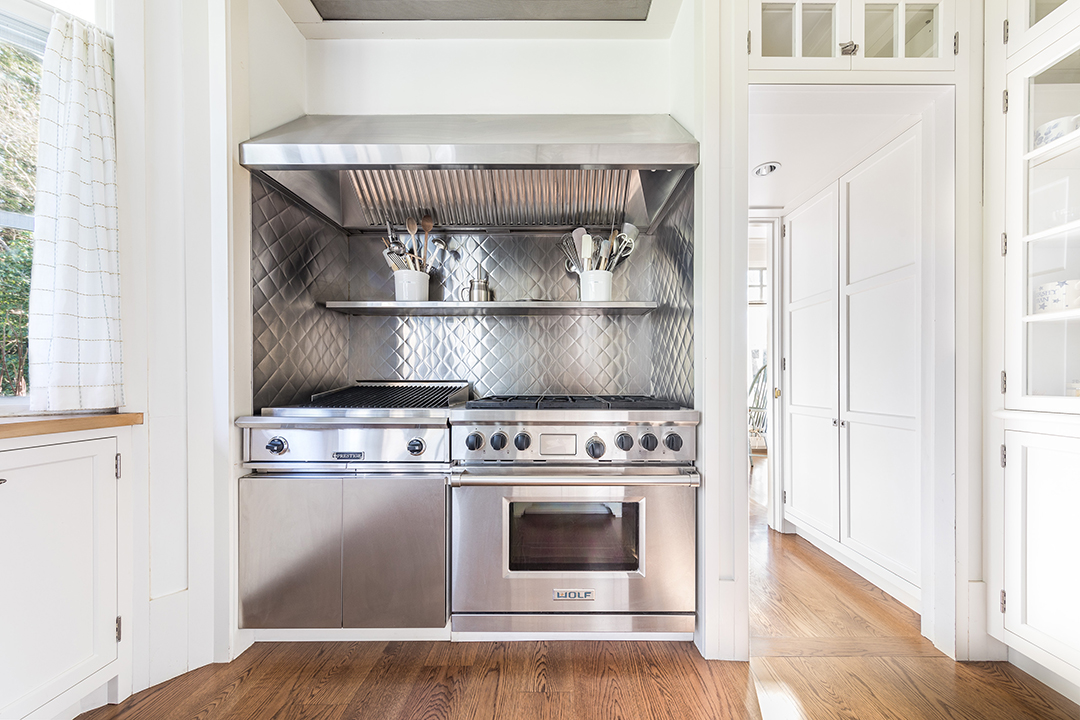 Actress Candice Bergens East Hampton Home Lists For The First Time 72 Lily Pond Lane Range