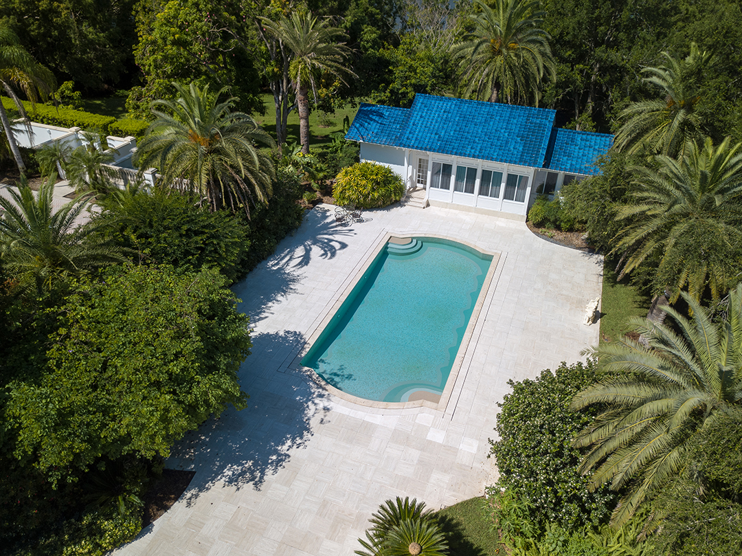 British Billionaire Lists Lakefront Florida Mansion With Hidden Treasures Pool Aerial