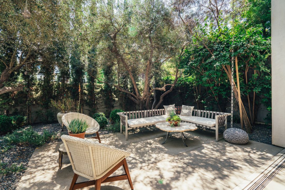 Emilia Clarke Venice Sale Outdoor Benches