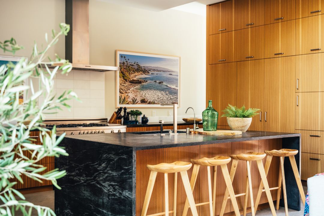 Emilia Clarke Venice Sale Kitchen Island