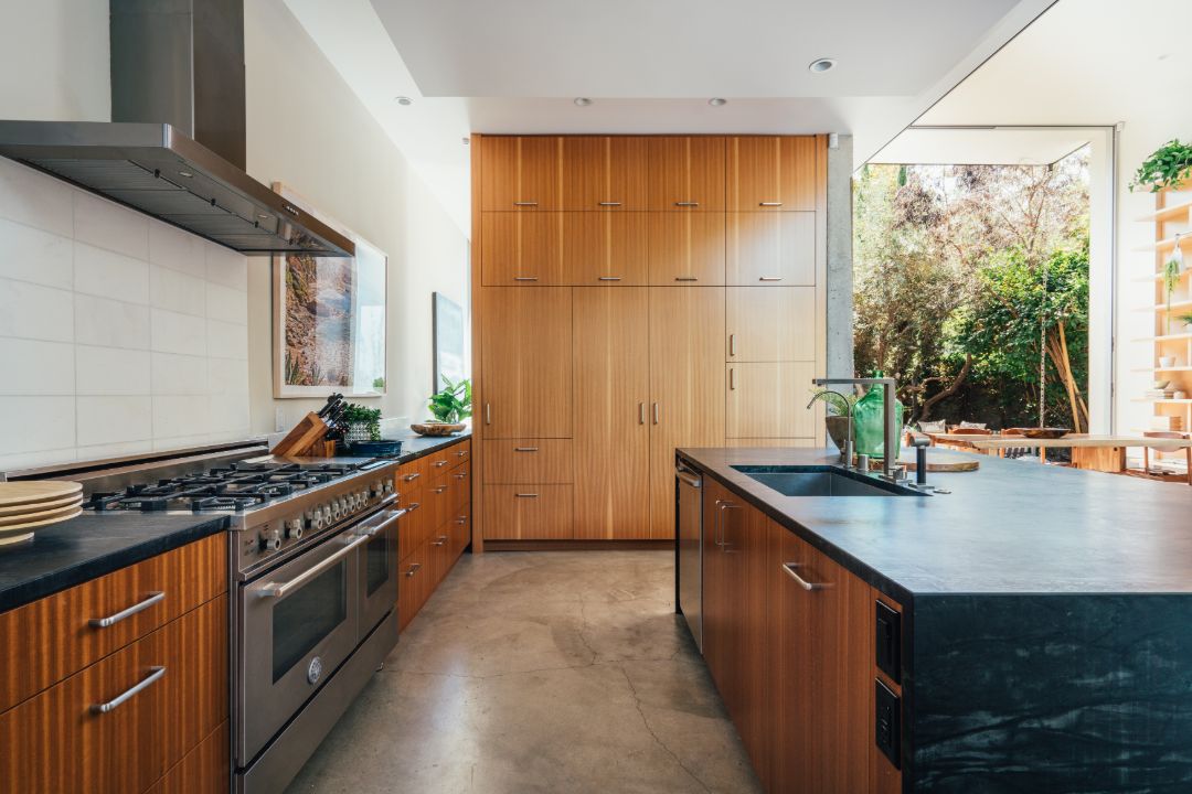 Emilia Clarke Venice Sale Kitchen II