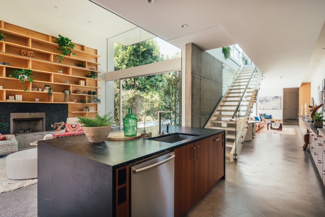 Emilia Clarke Venice Sale Kitchen I