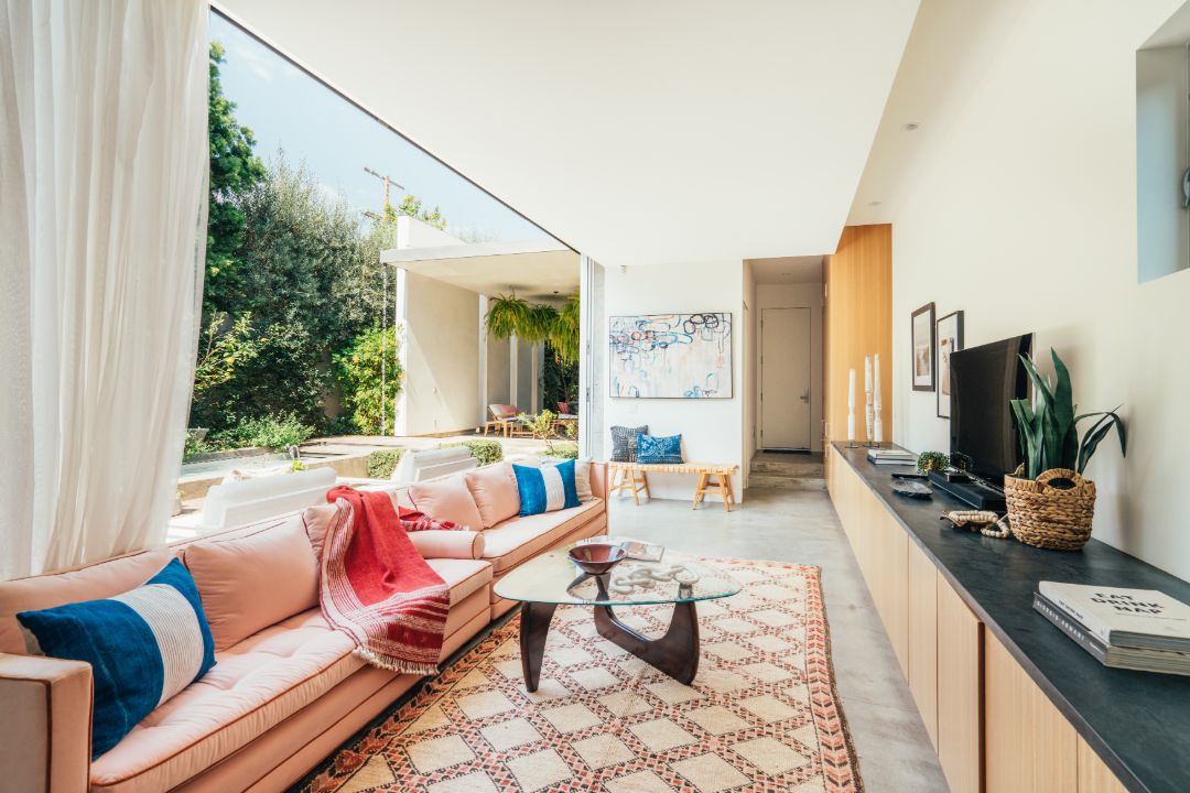 Emilia Clarke Venice Sale Pool House