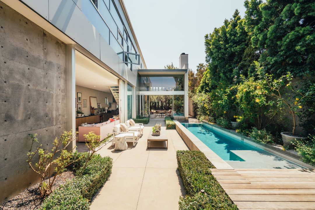 Emilia Clarke Venice Sale Pool and Patio