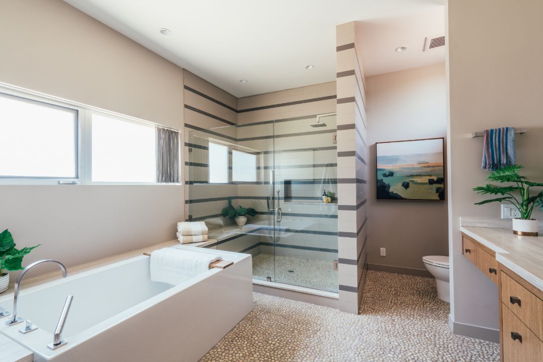 Emilia Clarke Venice Sale Bath