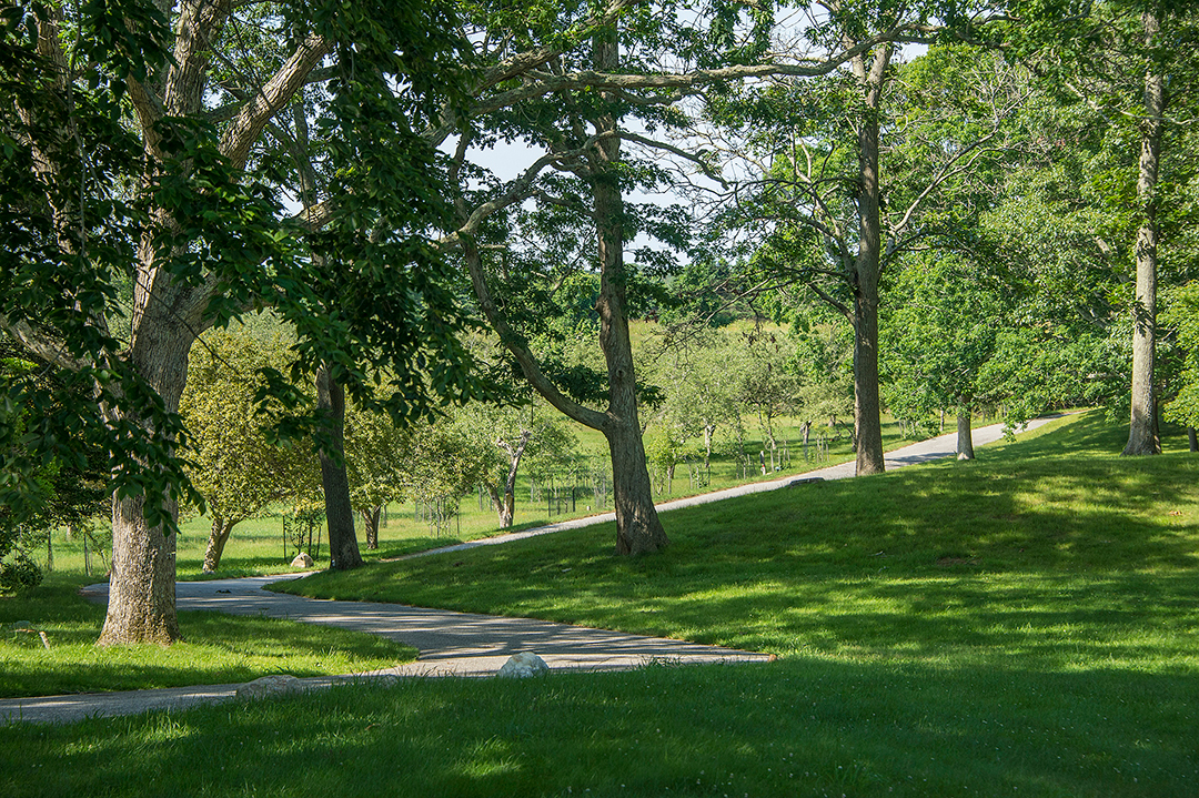 Famed Windmill House Marilyn Monroe Rented In The Hamptons Asks 11 5m Lawn B