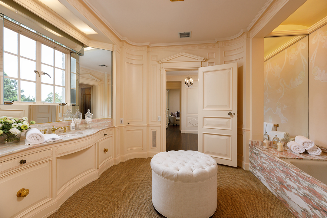 Prestigious Hilton Family Estate Designed By Paul R Williams Lists For 75m Bathroom