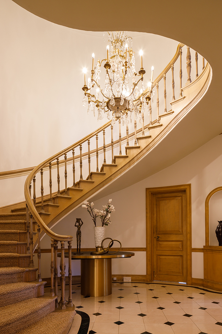 Prestigious Hilton Family Estate Designed By Paul R Williams Lists For 75m Staircase