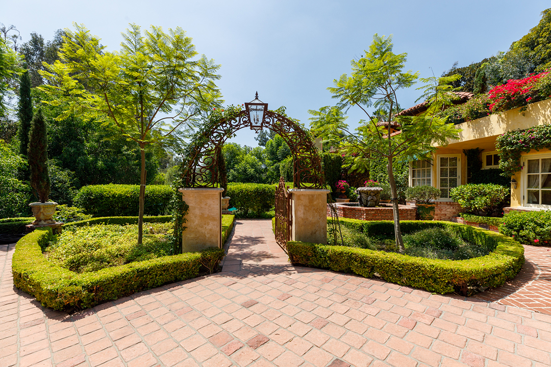Priscilla Presley Has Left The Building And Just Sold Her Beverly Hills Home Hedges