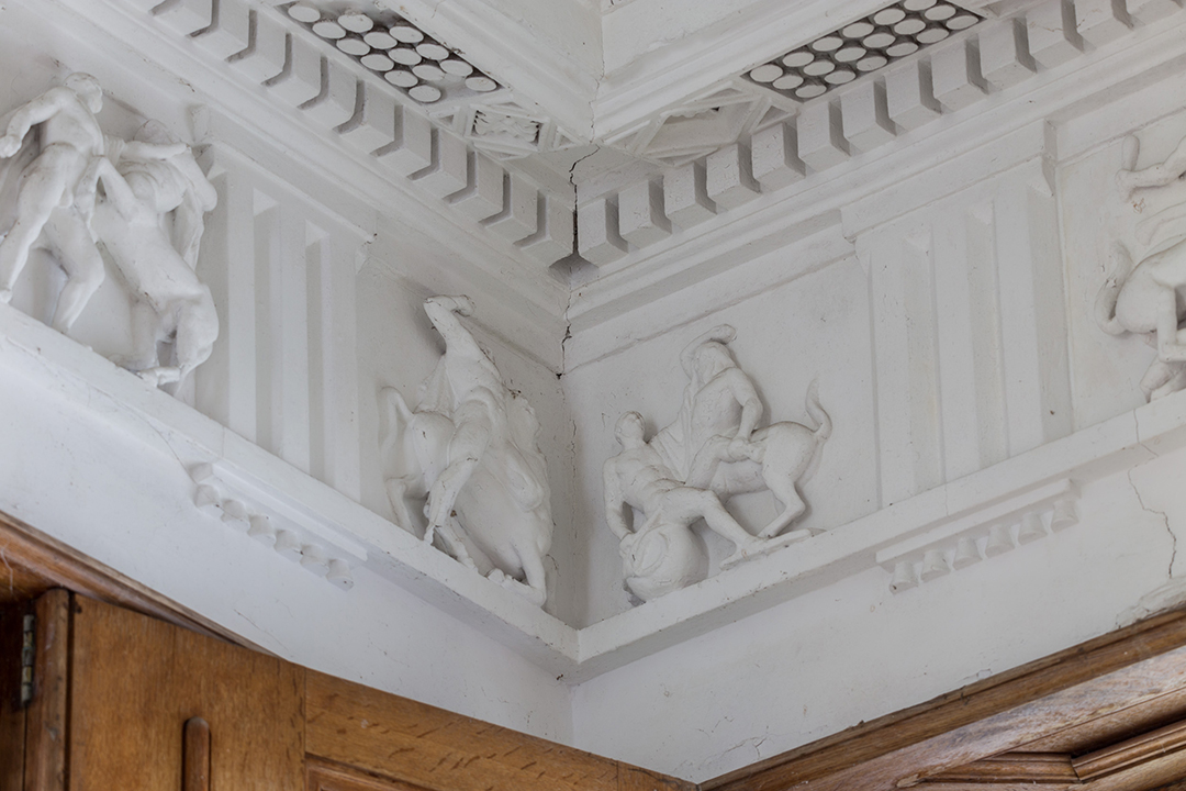 Restoration Ready A Regal Ireland Mansion In Need Of Love Asks 1 2m Moldings B