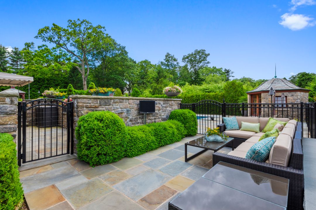 Sunnybrook Rd Bronxville Ny Estate Outdoor Seating