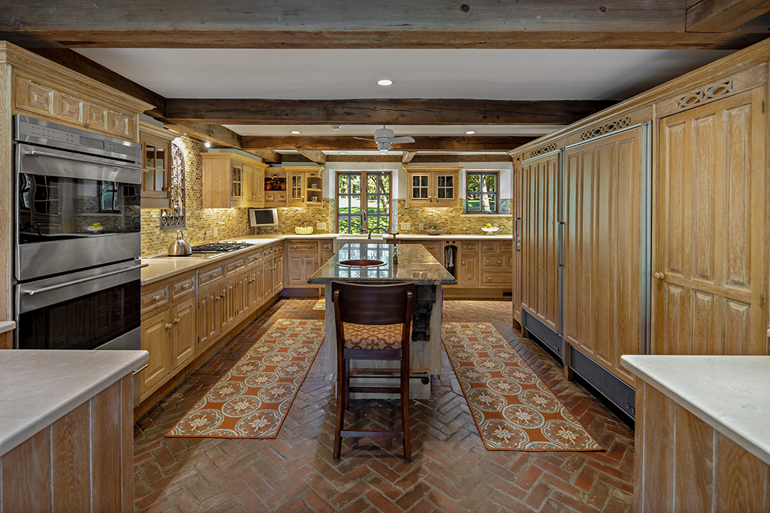 This Weston Estate Asking 2 6m Can Become Your Winter Wonderland Kitchen B