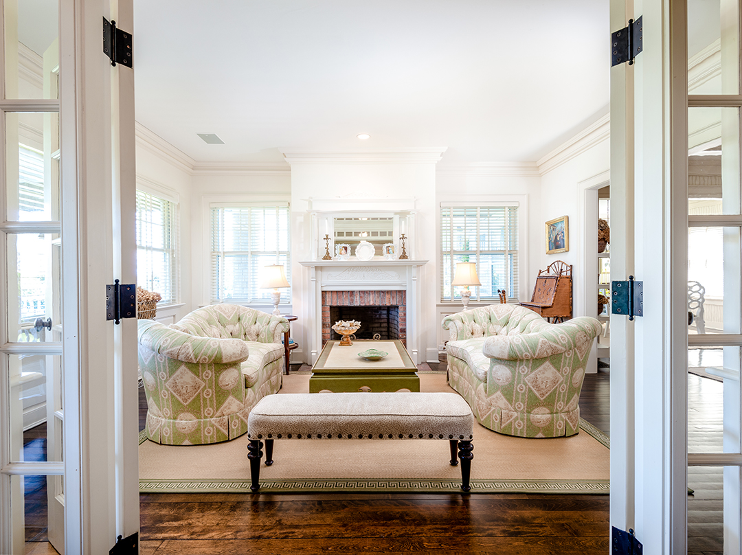 Traditional Nantucket Home Where A Legacy Can Be Built Asks 18m Living Room B