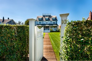 Traditional Nantucket Home Where A Legacy Can Be Built Asks 18m Street View