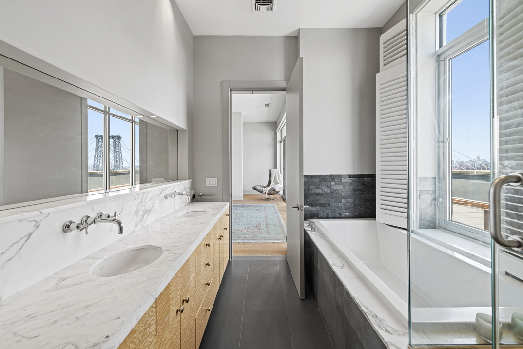 Williamsburg Penthouse Offers Ultimate Rooftop Living For 5 4m Bathroom