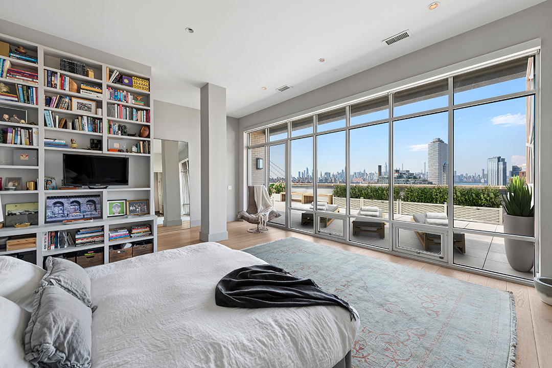 Williamsburg Penthouse Offers Ultimate Rooftop Living For 5 4m Bedroom