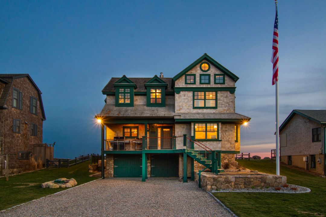 Central Beach Quonnie Charlestown Beach House Driveway