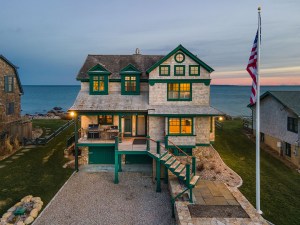 Charming Oceanfront Home In The Ocean State Asks 4 29m Exterior