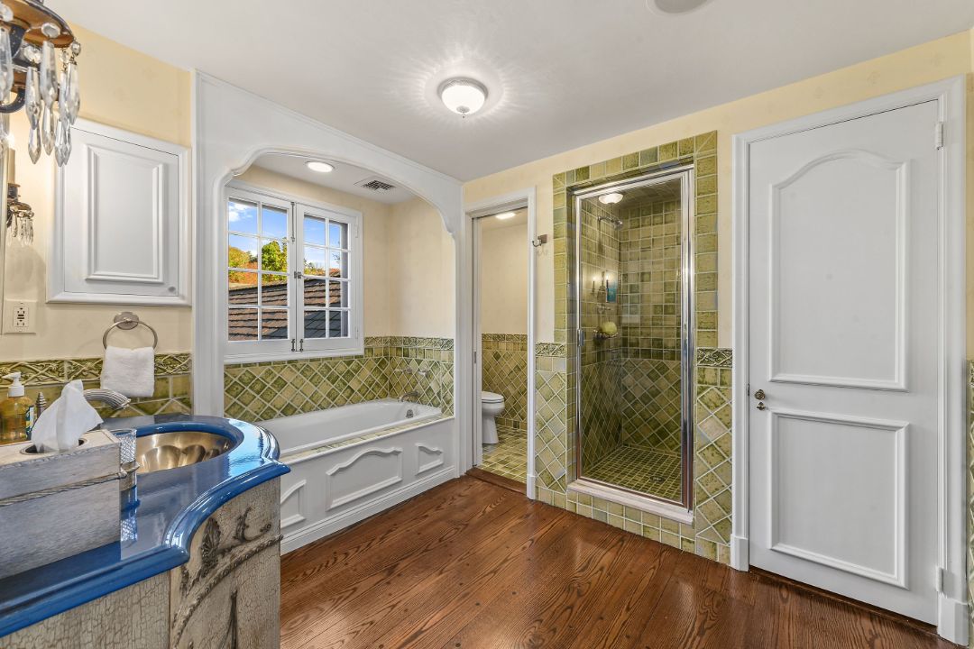 Chicago Producer Westchester Estate Master Bath