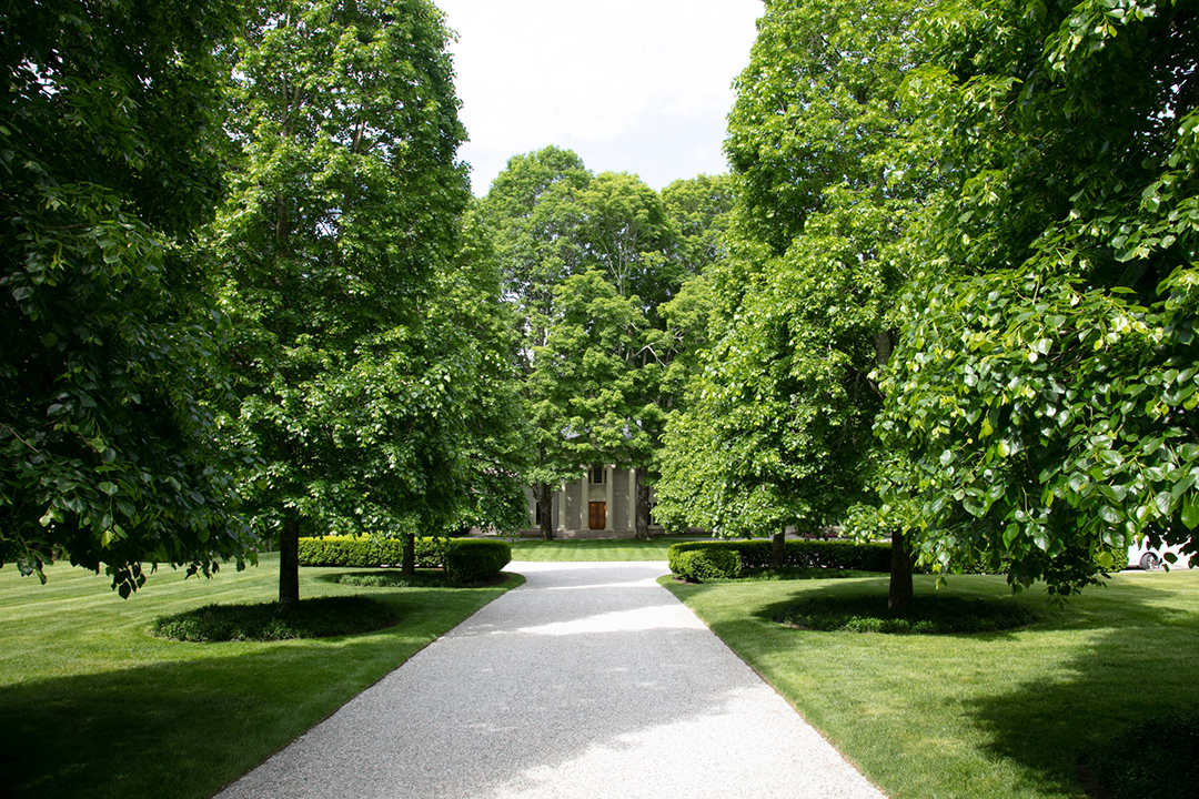Gracious 11 Acre Estate In Lyme Ct Seeks 3 75m Driveway