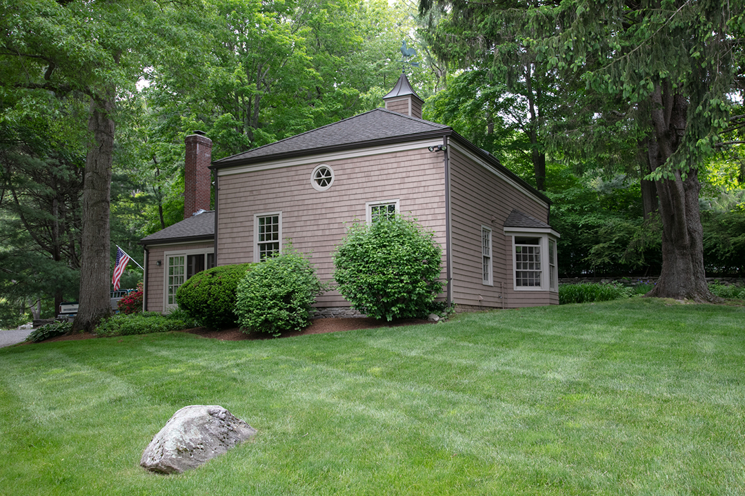 Gracious 11 Acre Estate In Lyme Ct Seeks 3 75m Small House C