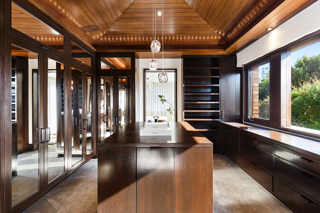 Matt Damons Contemporary Pacific Palisades Mansion Lists For 21m Closet