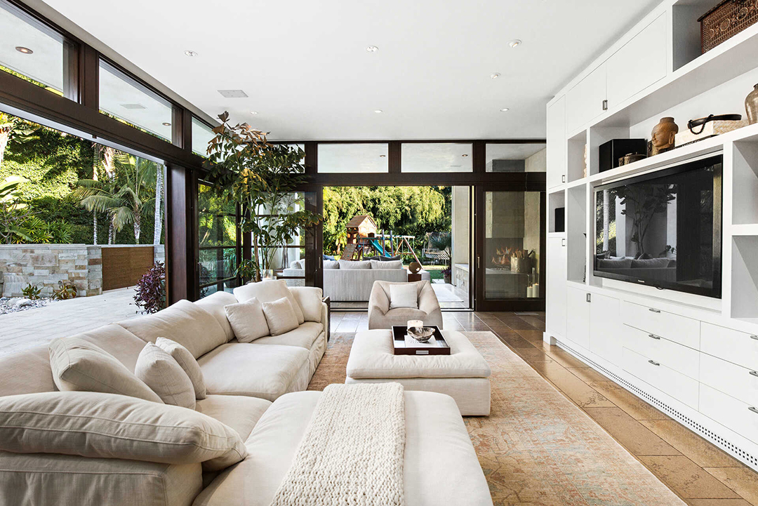 Matt Damons Contemporary Pacific Palisades Mansion Lists For 21m Family Room