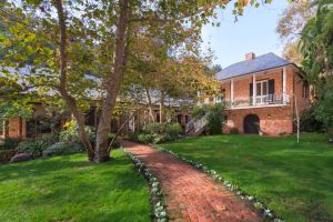 Michelle Pfeiffer Former Pacific Palisades Home Front Walk