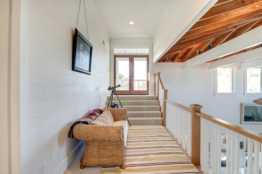 Sandra Bullock Sells Beautiful Tybee Island Home Hallway