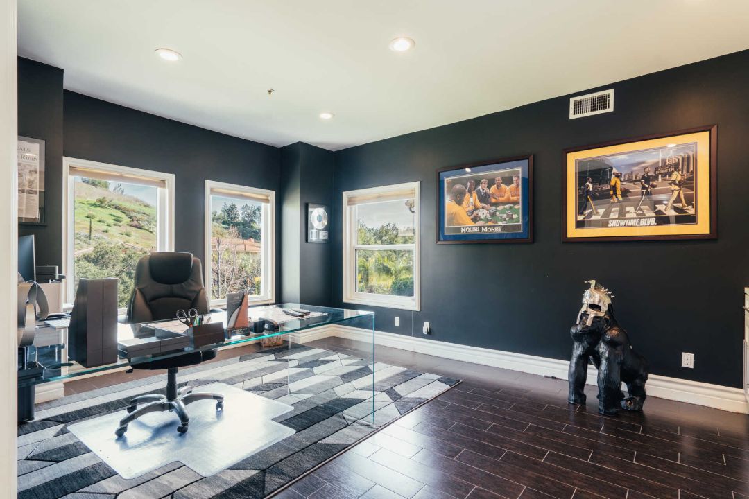 Shaquille Oneal Sells Bell Canyon Home Office