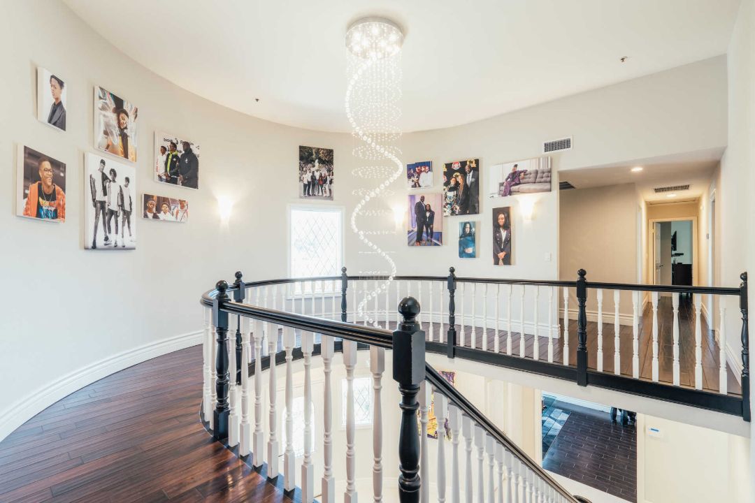 Shaquille Oneal Sells Bell Canyon Home Landing