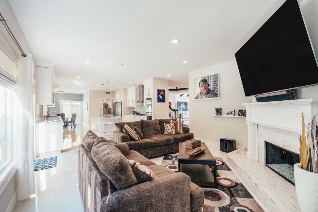 Shaquille Oneal Sells Bell Canyon Home TV Room