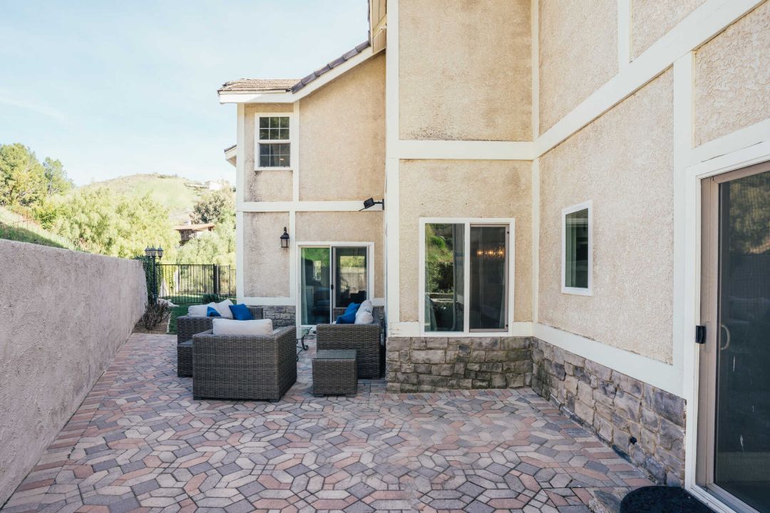 Shaquille Oneal Sells Bell Canyon Home Patio