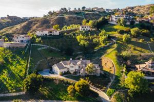 Shaquille Oneal Sells Bell Canyon Home Aerial