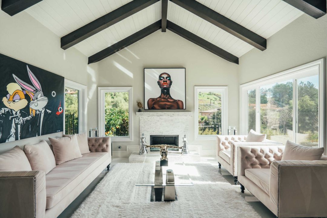 Shaquille Oneal Sells Bell Canyon Home Beamed Ceilings