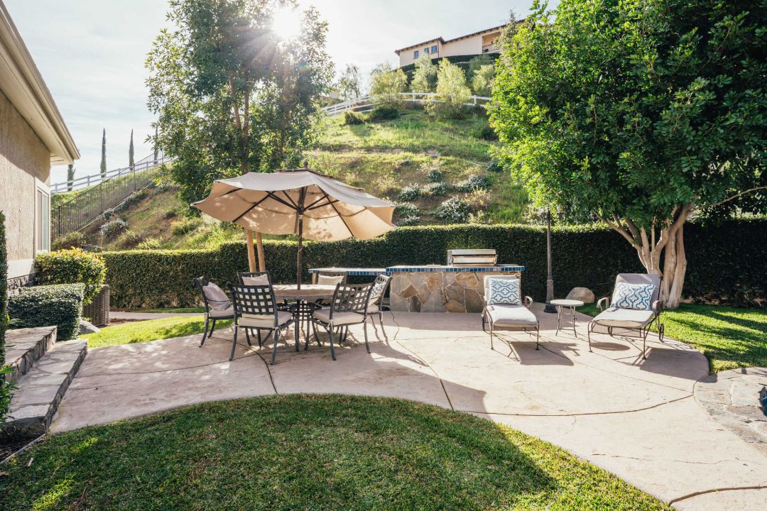 Shaquille Oneal Sells Bell Canyon Home Outdoor Seating