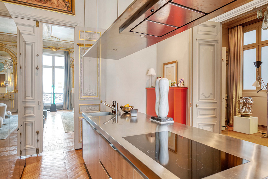 This Romantic Paris Apartment Listed For 7 6m Is Swoon Worthy Kitchen