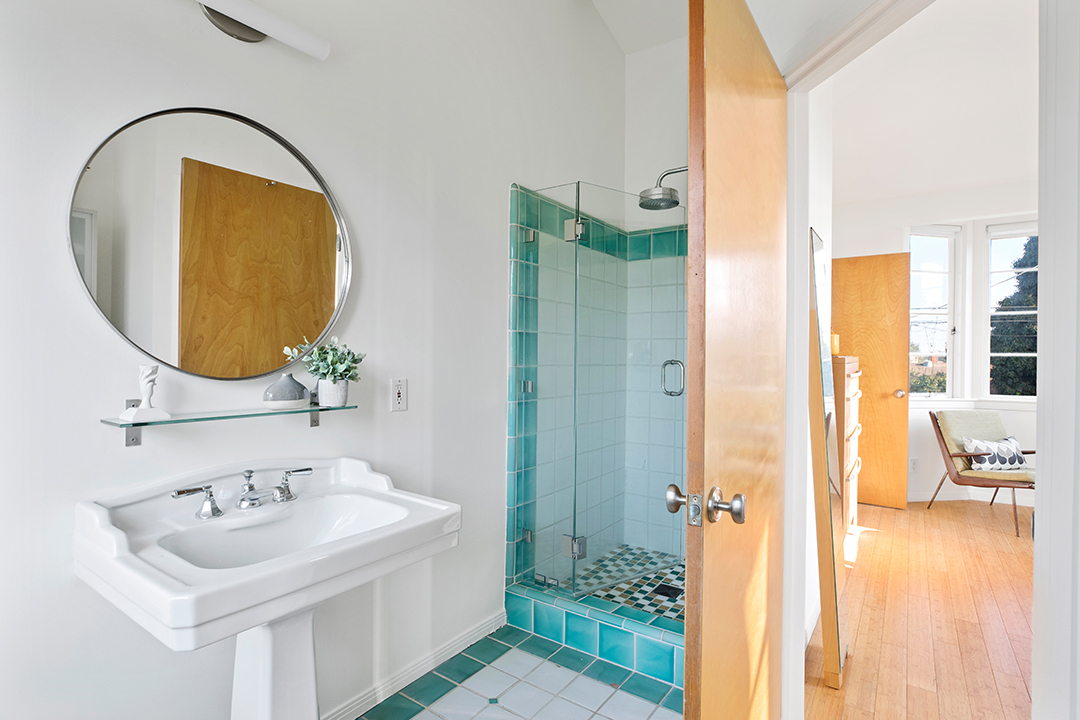 Ty Pennington Lists A Venice Beach Craftsman In No Need Of A Makeover Bathroom B