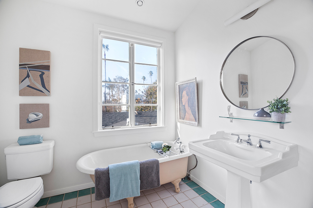 Ty Pennington Lists A Venice Beach Craftsman In No Need Of A Makeover Bathroom