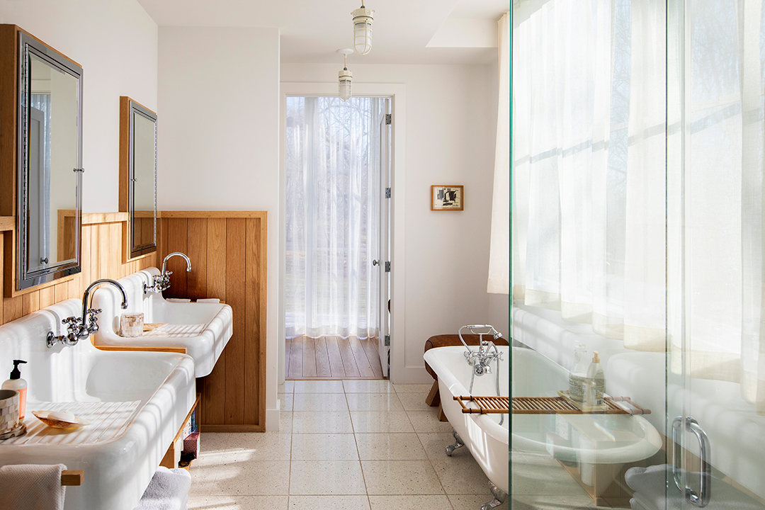 Ceo Of Knoll Lists Waterfront Architectural Stunner On Shelter Island Bathroom C