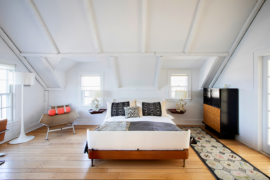 Ceo Of Knoll Lists Waterfront Architectural Stunner On Shelter Island Bedroom