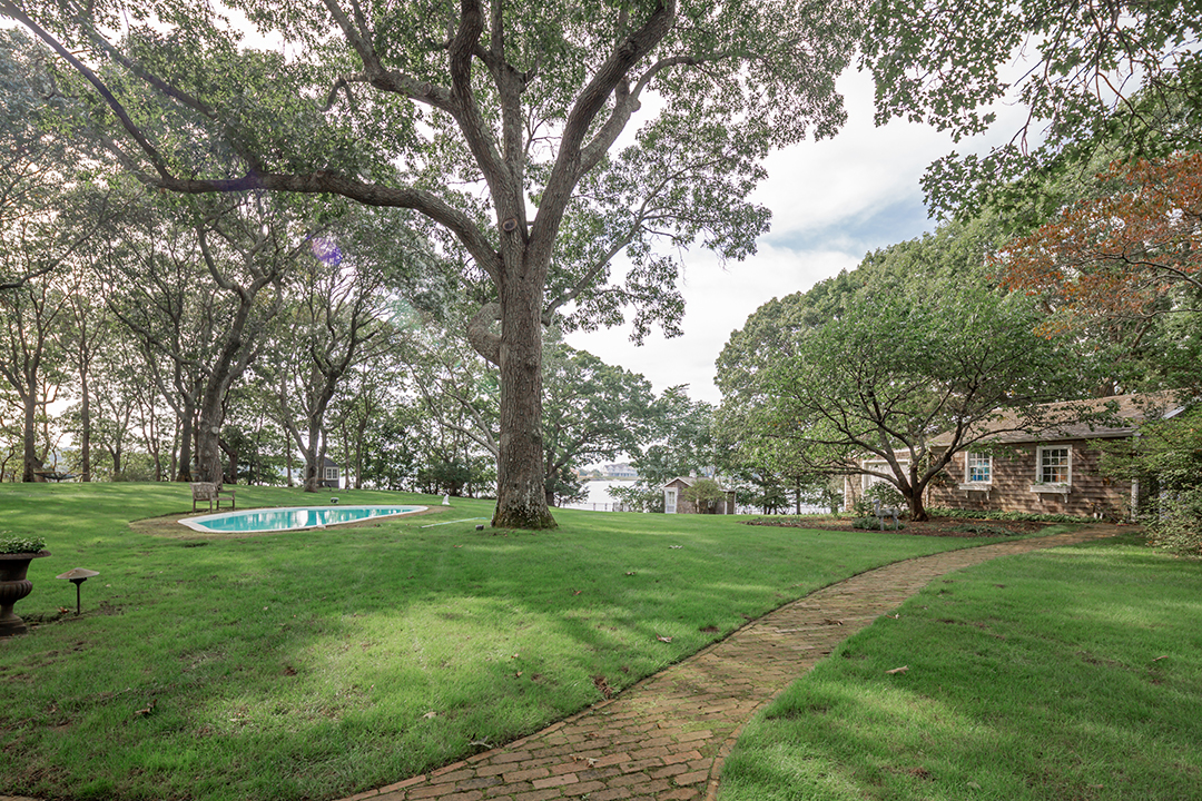 John Steinbecks Famous Sag Harbor Home Lists For 17 9m Grounds D