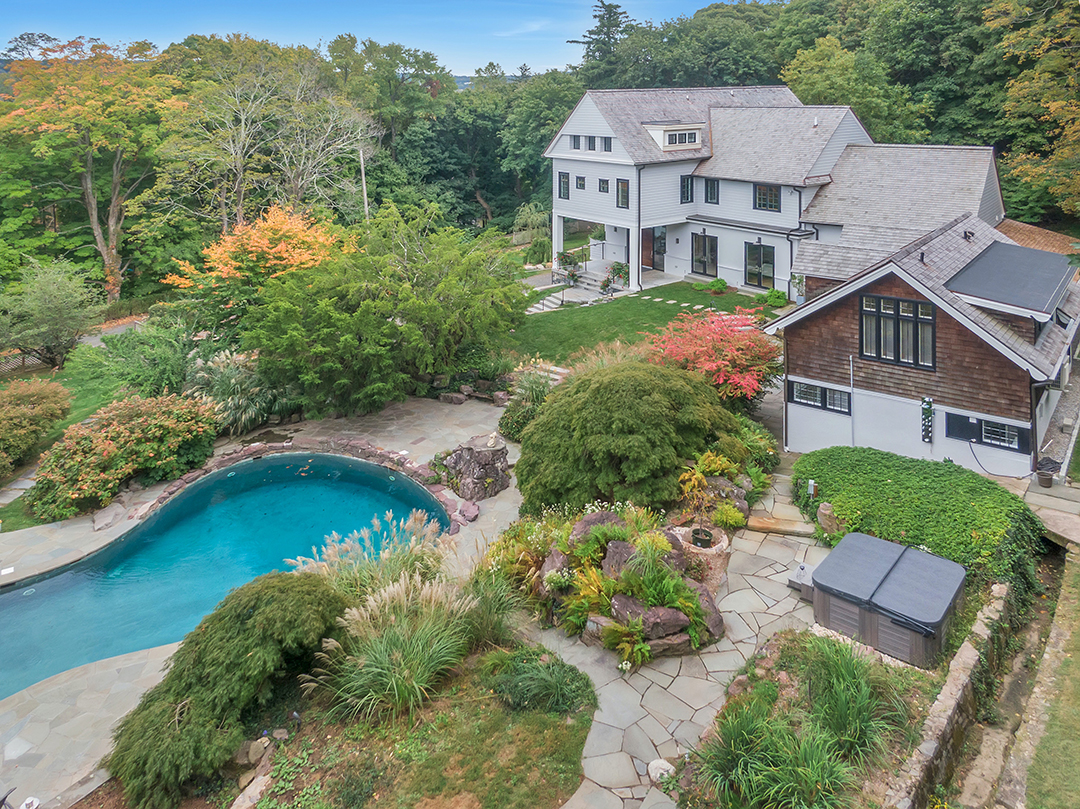 Modernized Historic Carriage House In Snedens Landing Asks 4m Aerial E