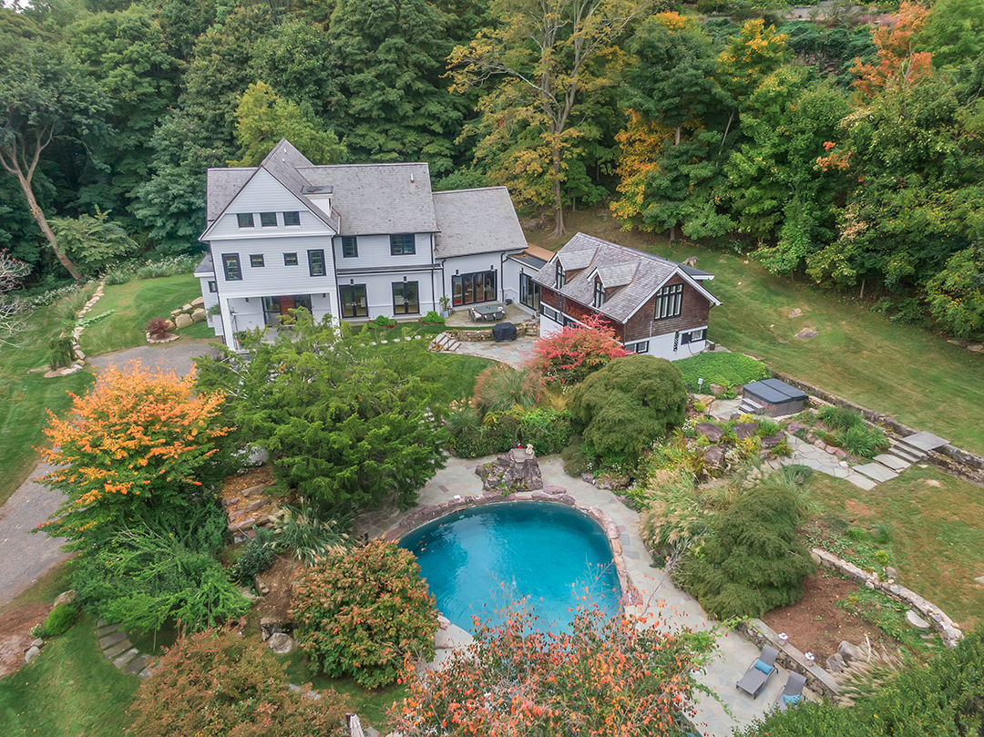Modernized Historic Carriage House In Snedens Landing Asks 4m Aerial