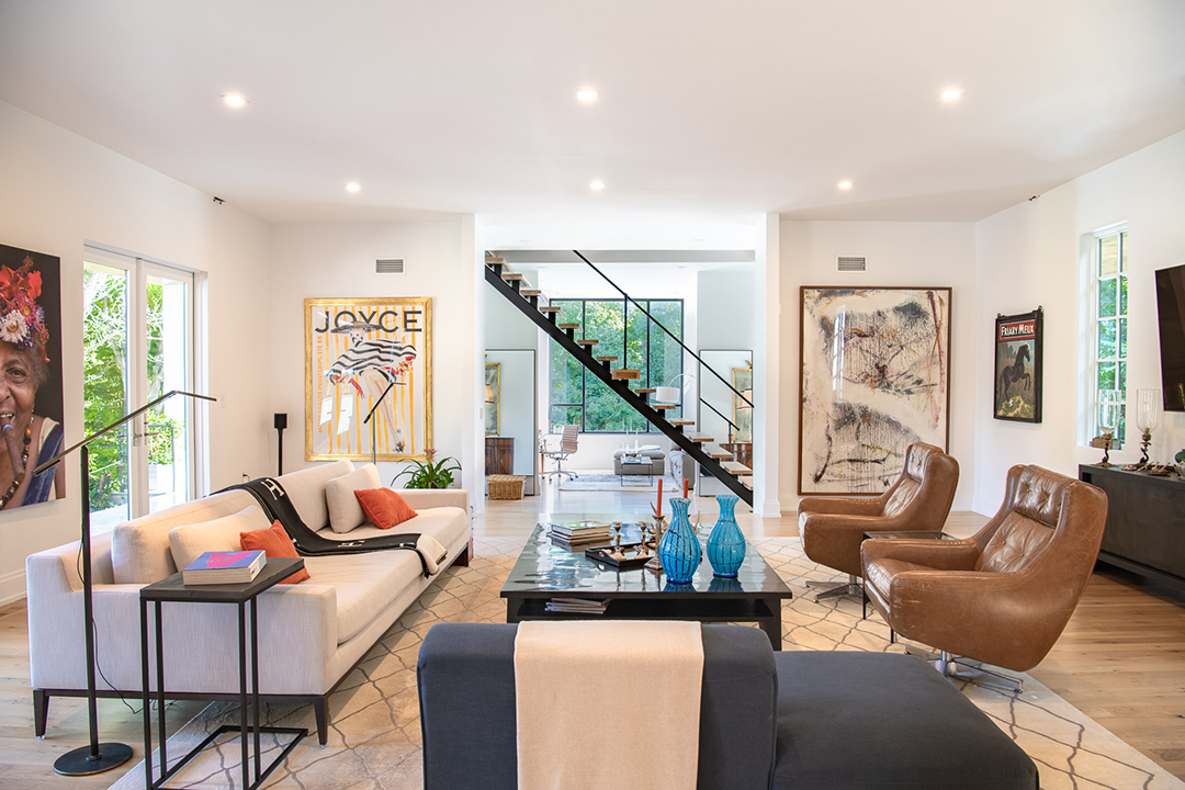 Modernized Historic Carriage House In Snedens Landing Asks 4m Living Room C