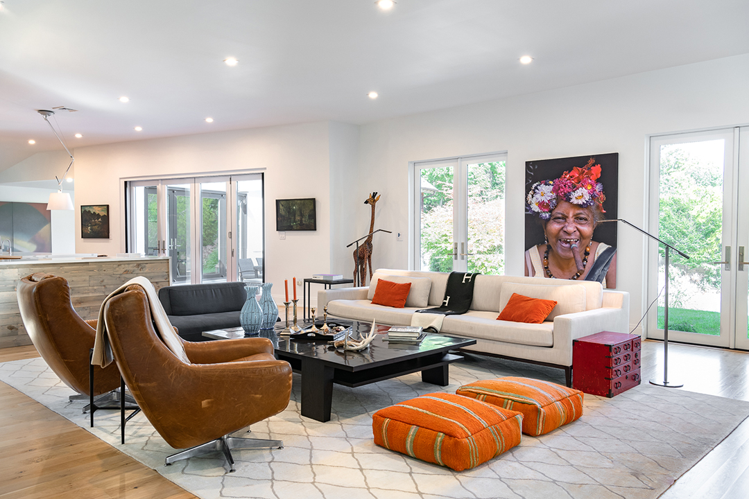 Modernized Historic Carriage House In Snedens Landing Asks 4m Living Room